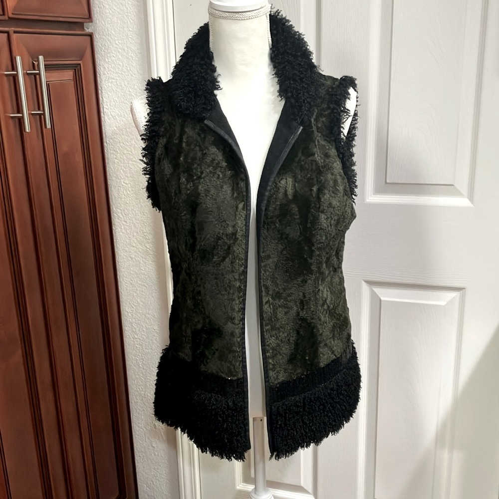 Vintage rare find Stylish green and black velvet Women's large Vest Size:9